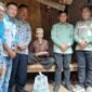Tim yang menyalurkan bantuan kepada Madhali Warga Kabupaten Lebak yang Viral di medsos diduga kelaparan perutnya diikat dan makan kangkung