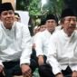 Bupati Tangerang Maesyal Rasyid duduk berdampingan dengan Haji Enju tokoh Kecamatan Rajeg serius menyimak tausyiah KH TB Miftah Fauzi dari Tasikmalaya 