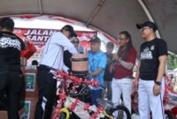 Penyerahan hadiah Doorprize Gerak Jalan Santai HUT ke-81 RI Tingkat Kecamatan Solear Tahun 2026
