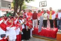 Wakil Bupati Tangerang Intan Nurul Hikmah membuka secara resmi Jalan Sehat dalam rangkat Peringatan HUT ke-81 RI tingkat Kecamatan Kelapa Dua Tahun 2026