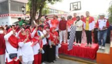 Wakil Bupati Tangerang Intan Nurul Hikmah membuka secara resmi Jalan Sehat dalam rangkat Peringatan HUT ke-81 RI tingkat Kecamatan Kelapa Dua Tahun 2026